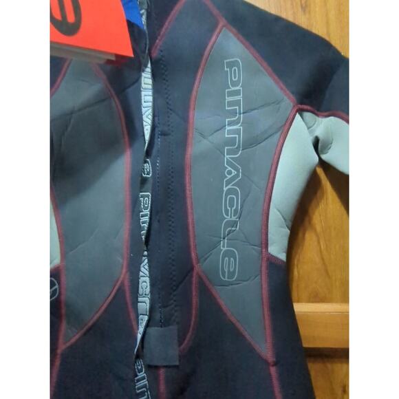 NWT 3mm Wet Suit Aquatics Pinnacle Female Small Black /Gray With Red Trim - Picture 3 of 8